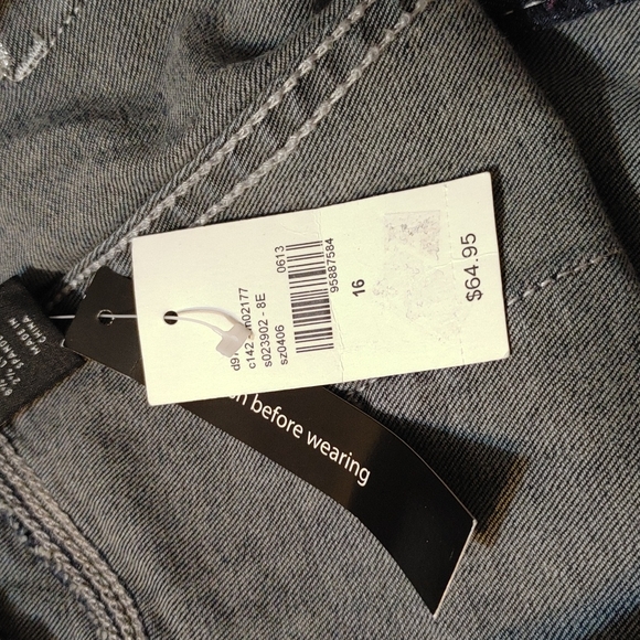 Lane Bryant capri Genius fit jeans size 16. - Picture 14 of 14